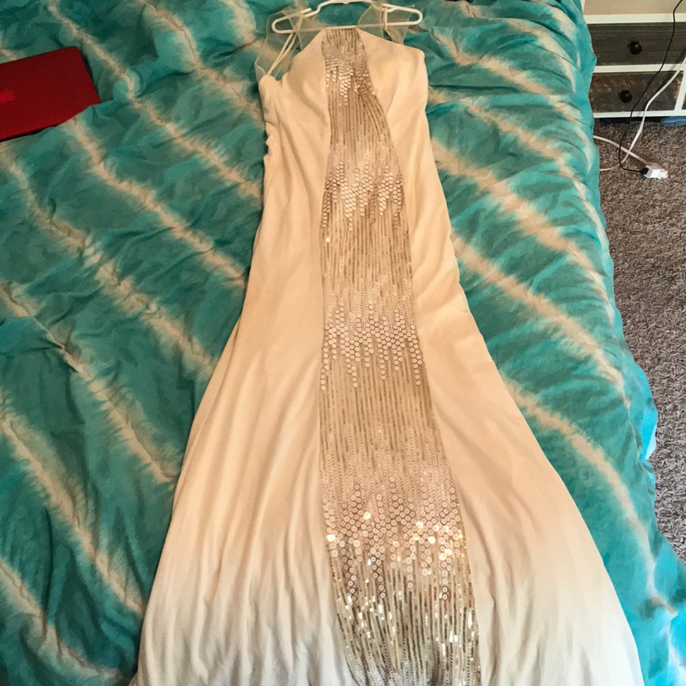 Cache size 0 prom dress